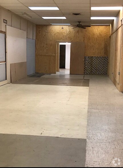 More Photos Of 1215 Sam Houston Ave, Huntsville Storefront Retail Office For Lease