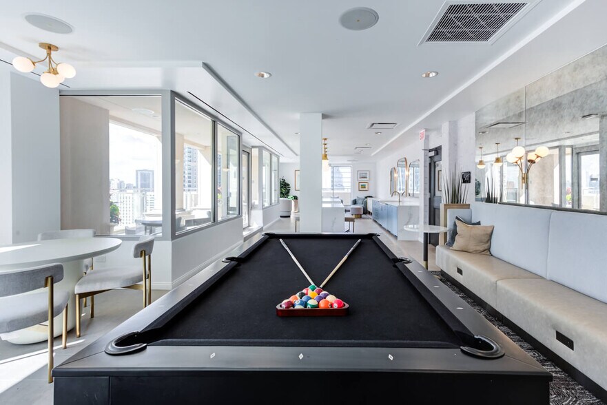 More Photos Of 747 N Wabash Ave, Chicago Apartments For Lease