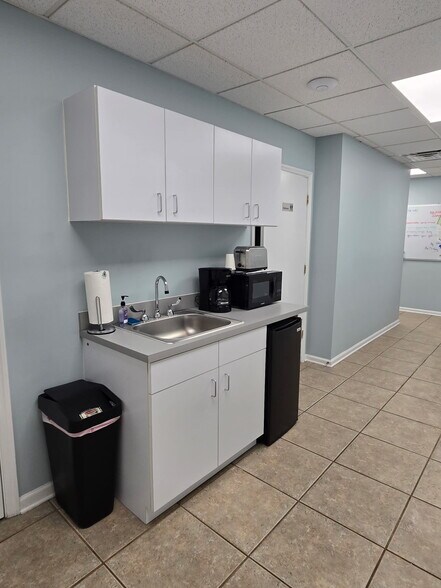 More Photos Of 7601 Conroy Windermere Rd, Orlando Office For Lease