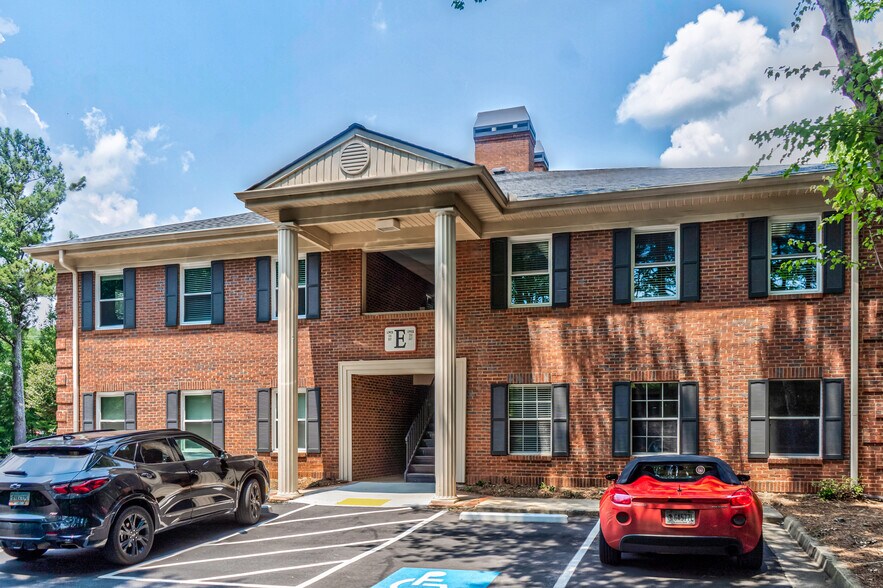 More Photos Of 425 E Crossville Rd, Roswell Office For Sale