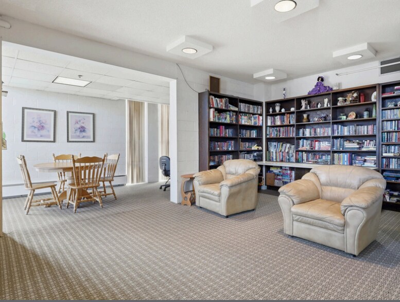 More Photos Of 300 E Collins Dr, Casper Apartments For Sale