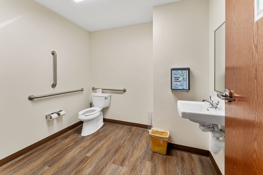 More Photos Of 725 N Pike St, Grafton Office For Sale