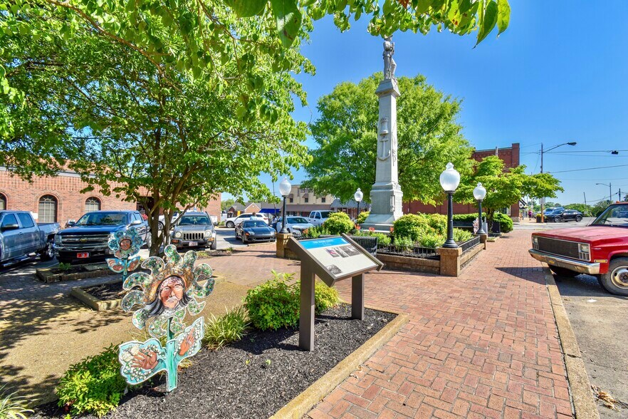 217 N Main St, Mount Pleasant, TN 38474 Service For Sale