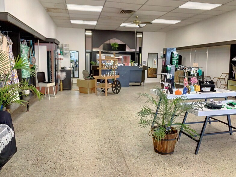 More Photos Of 100 E Sealy Ave, Monahans General Retail For Sale