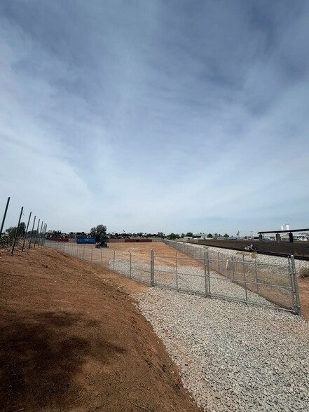 More Photos Of 1376 N McQueen Rd, Gilbert Contractor Storage Yard For Lease