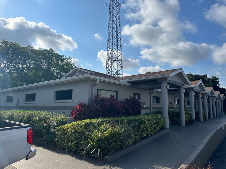 More Photos Of 31081-31089 US Hwy 19 N, Palm Harbor Office For Lease