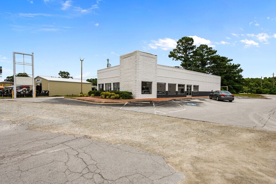 Primary Photo Of 1512 US Highway 70 E, New Bern Fast Food For Sale