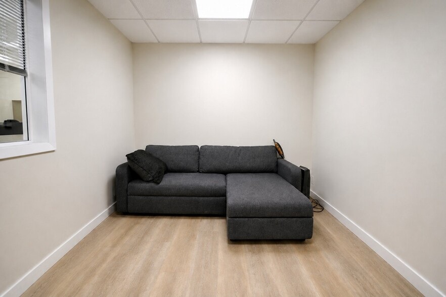 More Photos Of 585 Meserole St, Brooklyn Warehouse For Sale