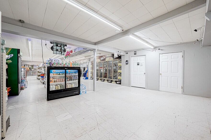 More Photos Of 4310 N Main St, Liberty Convenience Store For Sale