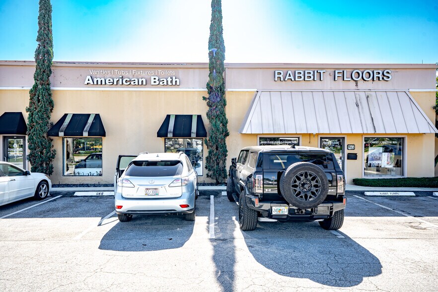 More Photos Of 174-180 Glades Rd, Boca Raton Light Distribution For Lease