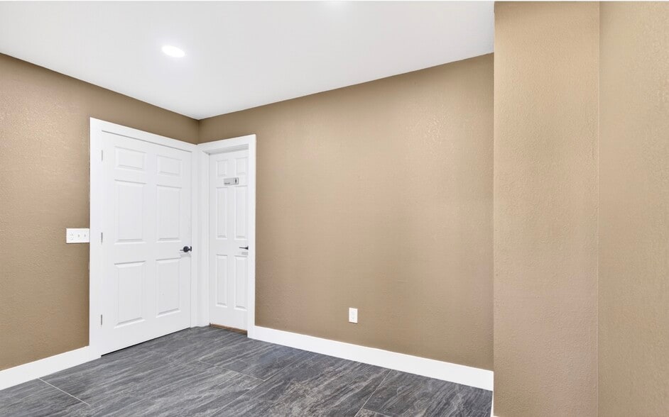 More Photos Of 236 Pondella Rd, North Fort Myers Auto Repair For Sale