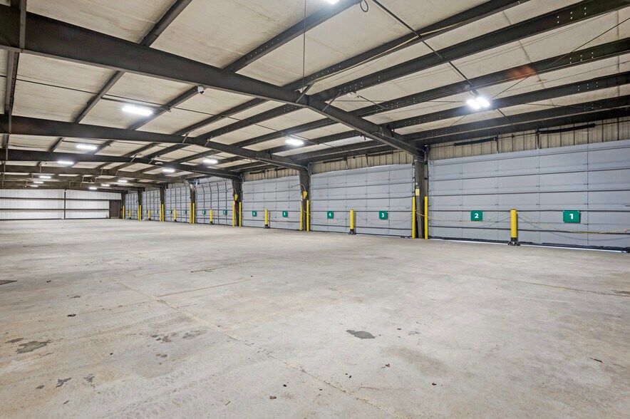 More Photos Of 161 Center St, Jacksonville Truck Terminal For Lease
