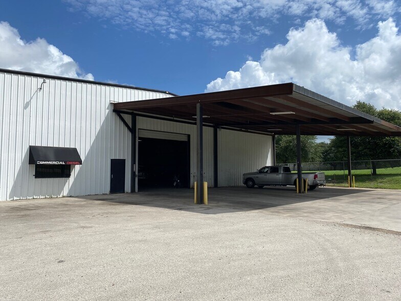 More Photos Of 1900 E US Highway 90, Seguin Warehouse For Lease