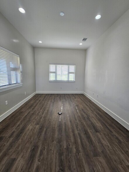More Photos Of 230 Klattenhoff Ln, Hutto Office For Lease