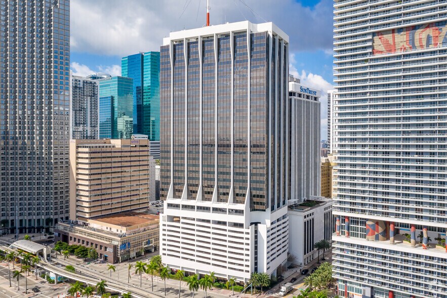 More Photos Of 2 S Biscayne Blvd, Miami Office Residential For Lease