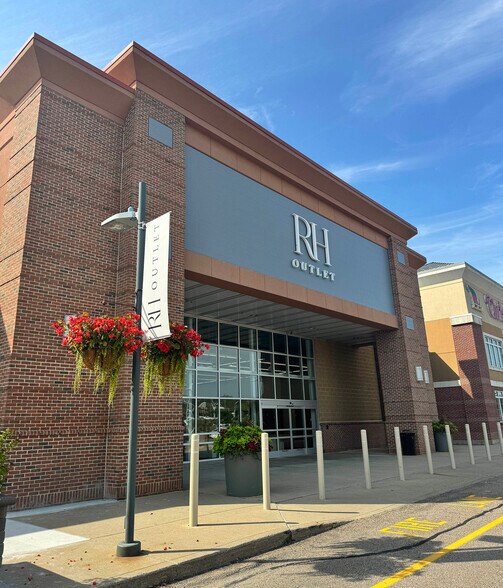 More Photos Of 1 - C Patriot Pl, Foxborough Unknown For Lease