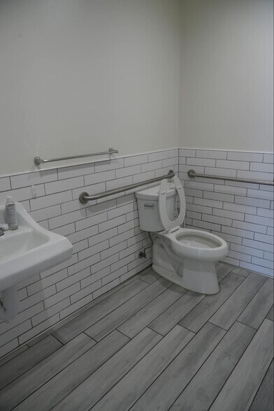 More Photos Of 5261 Alhambra Ave, Los Angeles Freestanding For Lease