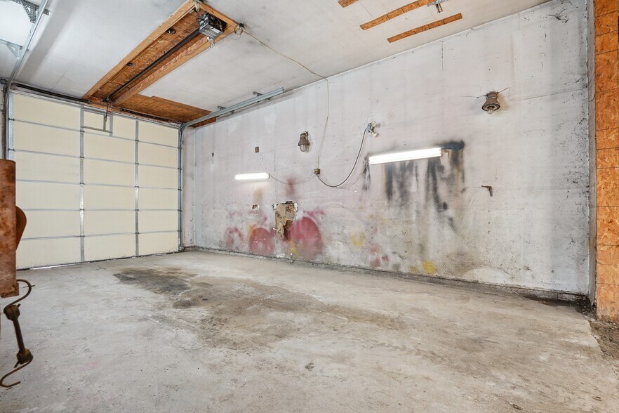 More Photos Of 206 Grant st, Zearing Industrial For Sale