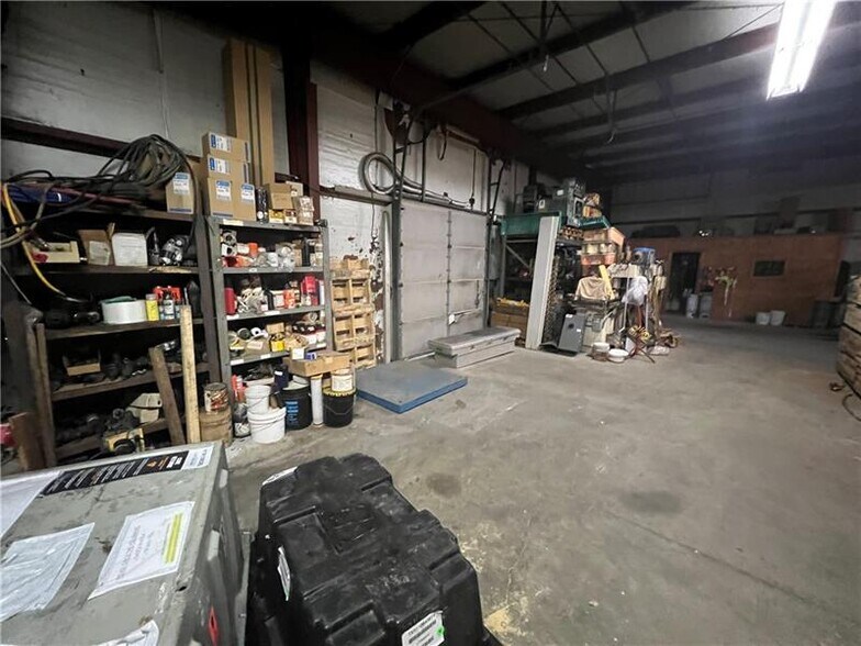 More Photos Of 657 Northgate Cir, New Castle Warehouse For Sale