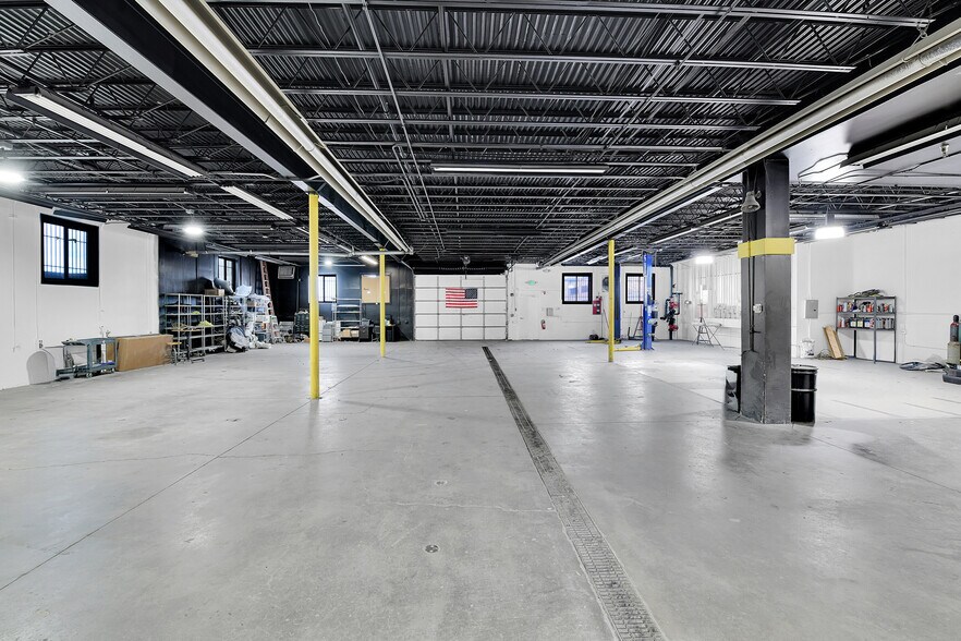 More Photos Of 4560 S Federal Blvd, Englewood Auto Repair For Sale