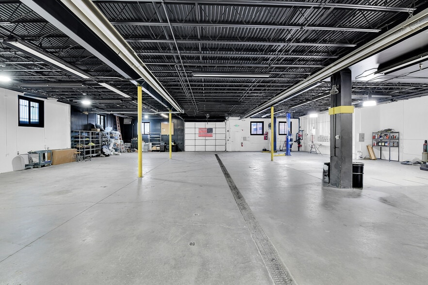 More Photos Of 4560 S Federal Blvd, Englewood Auto Repair For Sale