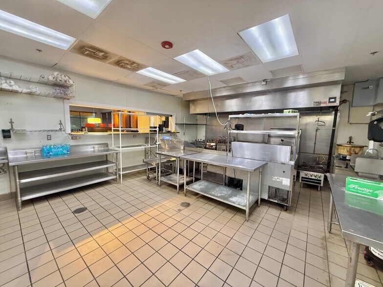 More Photos Of 5031 Montgomery Hwy, Dothan Storefront For Lease