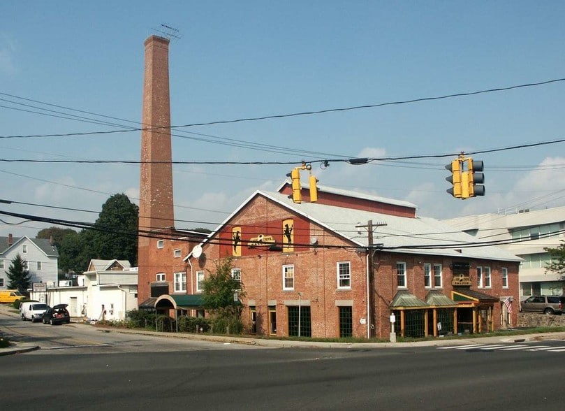 More Photos Of 2 Wilton Ave, Norwalk Freestanding For Lease