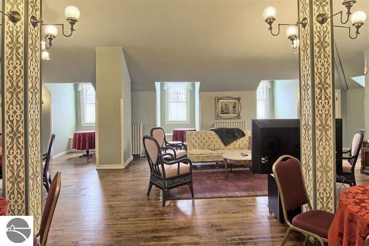 More Photos Of 230 Wellington St, Traverse City Hospitality For Sale