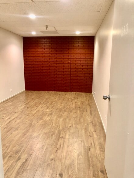 More Photos Of 1035 Pearl St, Boulder Office For Lease