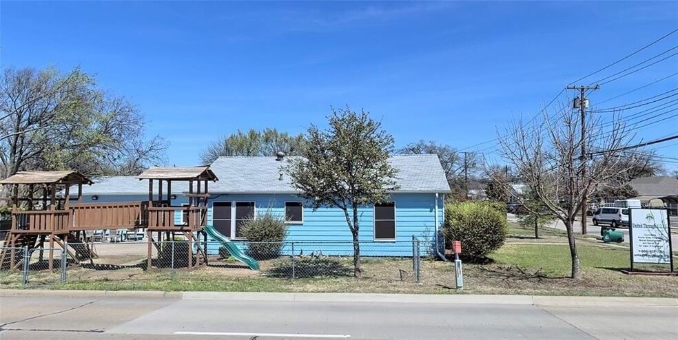 More Photos Of 503 Bolivar St, Denton Freestanding For Sale