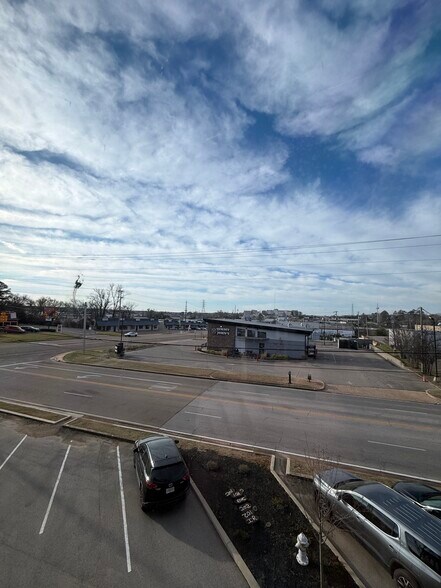 More Photos Of 499 S Gloster St, Tupelo Freestanding For Lease