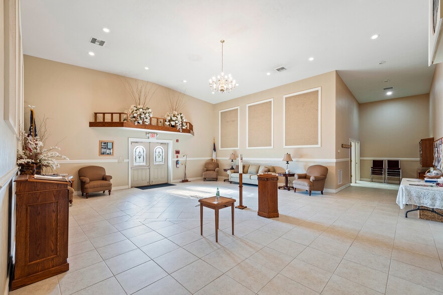 More Photos Of 5056 FL-47, Lake City Specialty For Sale