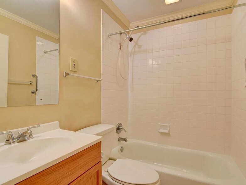 More Photos Of 370 S Fenwick Rd, Memphis Multifamily For Sale