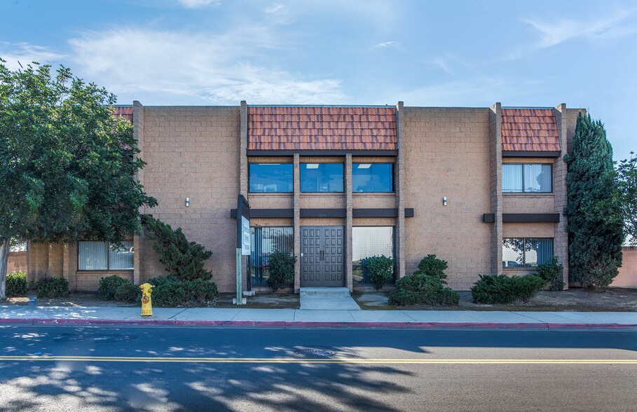 More Photos Of 1250 E 23rd St, Signal Hill Industrial For Lease