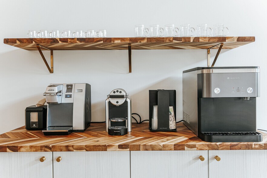 More Photos Of 1329 Commerce Rd, Staunton Hotel For Sale