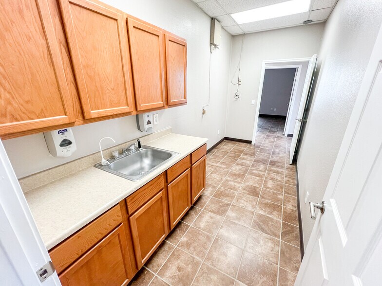 More Photos Of 12620 W County Road 133, Odessa Warehouse For Lease