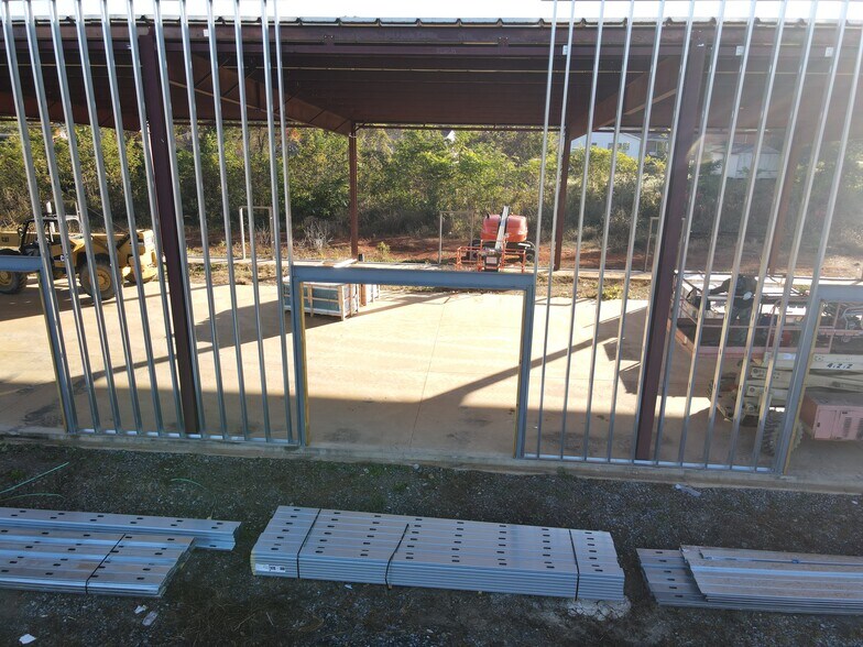 More Photos Of 110 Whitewood Blvd, Johnson City General Retail For Lease