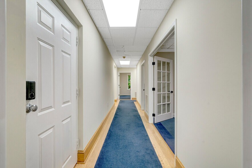 More Photos Of 10525 Braddock Rd, Fairfax Medical For Sale