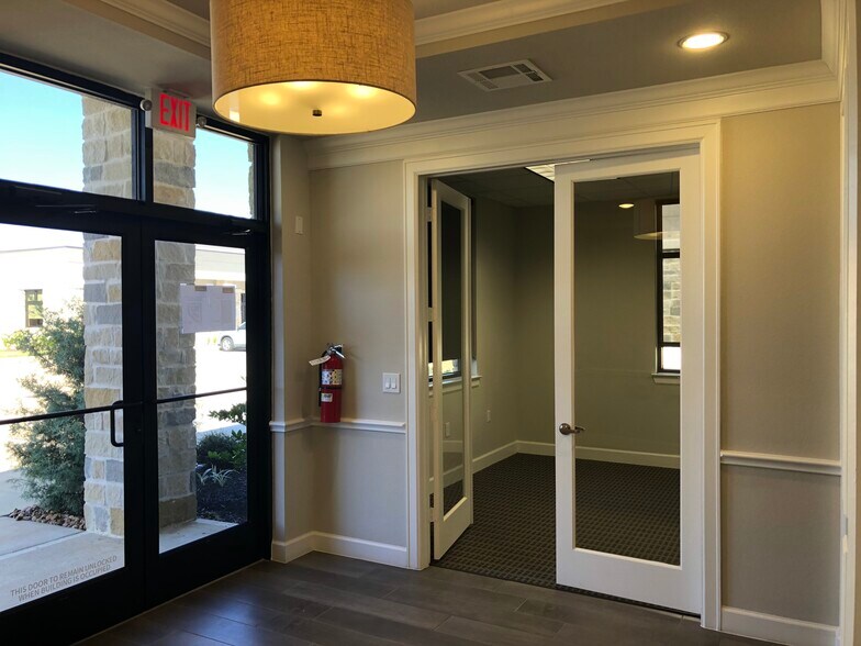 More Photos Of 633 E Fernhurst Dr, Katy Medical For Lease