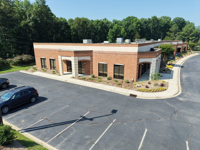 More Photos Of 2400 Crownpoint Executive Dr, Charlotte Office For Lease