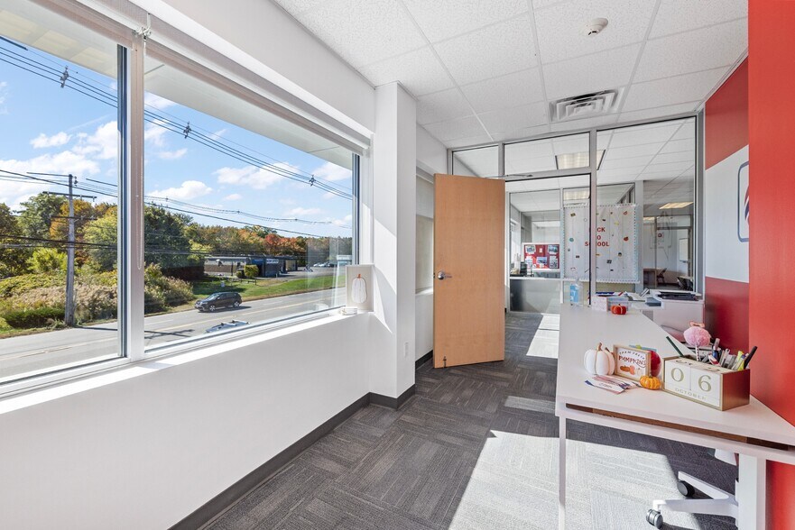 More Photos Of 251-255 Andover St, Peabody Storefront For Lease