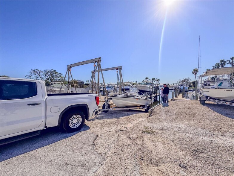 More Photos Of 17671-17681 San Carlos Blvd, Fort Myers Marina For Sale