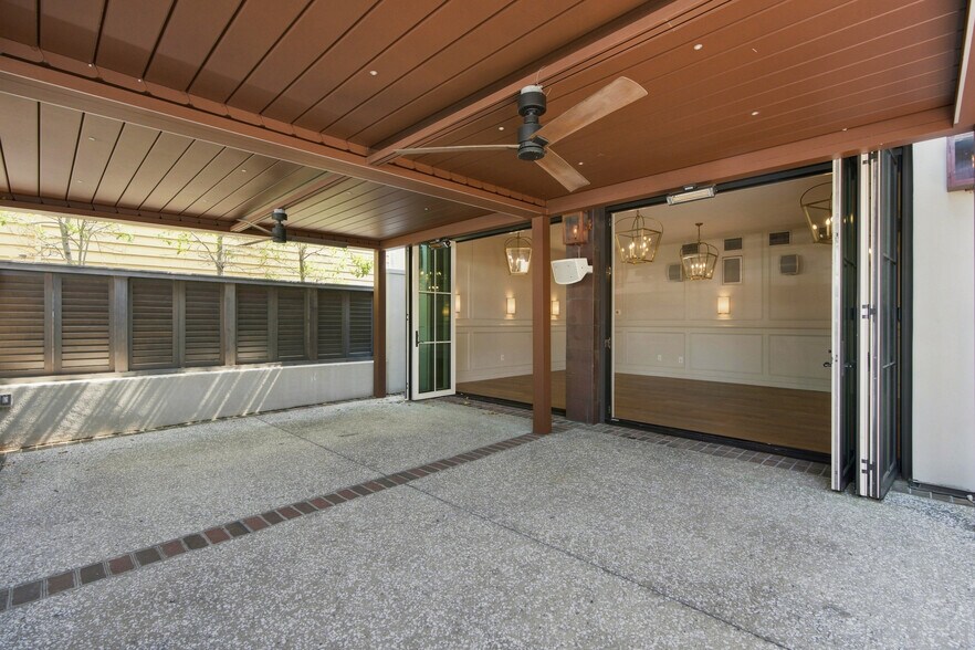 More Photos Of 207 Rutledge Ave, Charleston Storefront Retail Residential For Sale