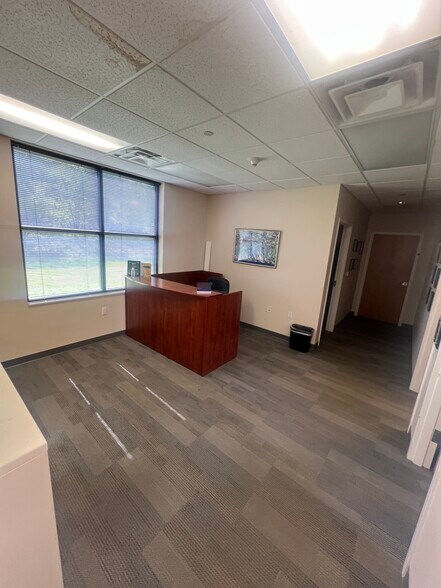More Photos Of 1310 Centerpoint Blvd, Knoxville Medical For Sale