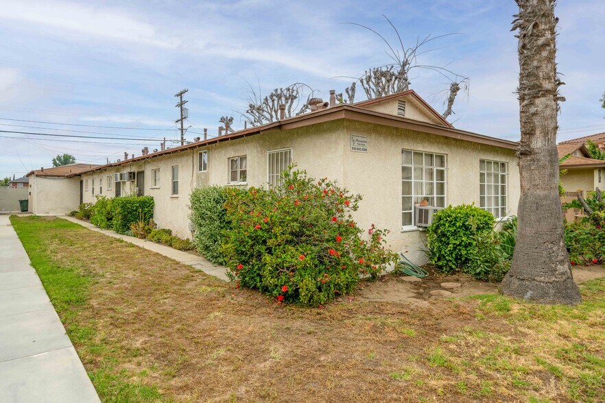 More Photos Of 2569 N Lincoln St, Burbank Multifamily For Sale
