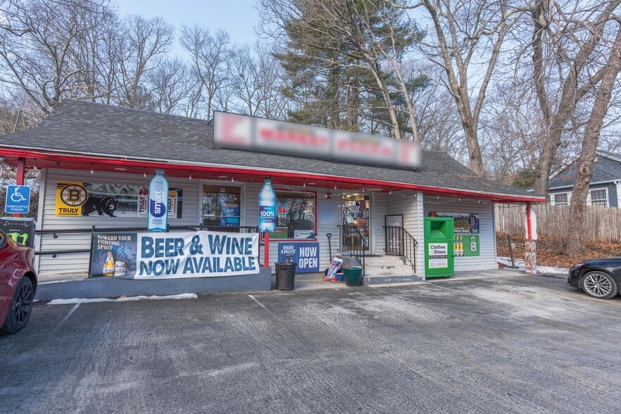 More Photos Of 117 Clinton St, Shrewsbury Freestanding For Sale