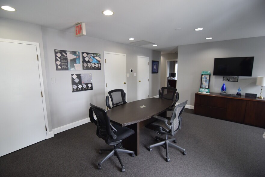 More Photos Of 5049 Swamp Rd, Fountainville Medical For Sale