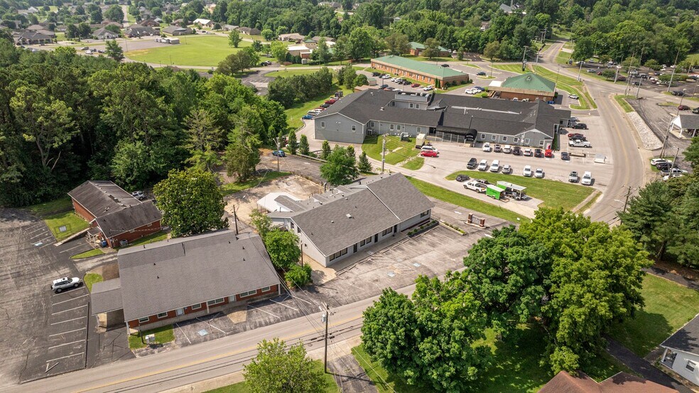 More Photos Of 1004 Glenview Dr, Glasgow Medical For Sale