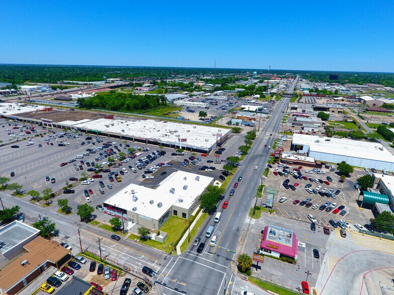 More Photos Of 126-190 Gateway, Beaumont Unknown For Lease