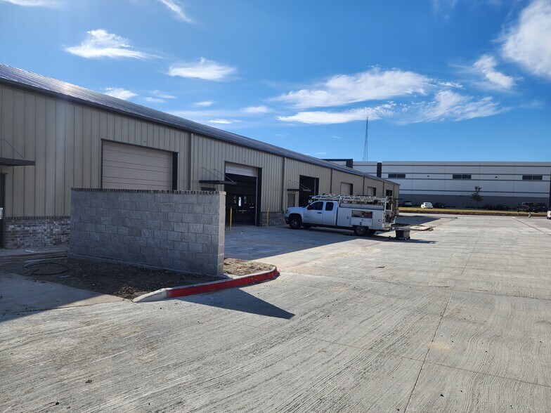 More Photos Of 3255 N McDonald St, McKinney Warehouse For Lease